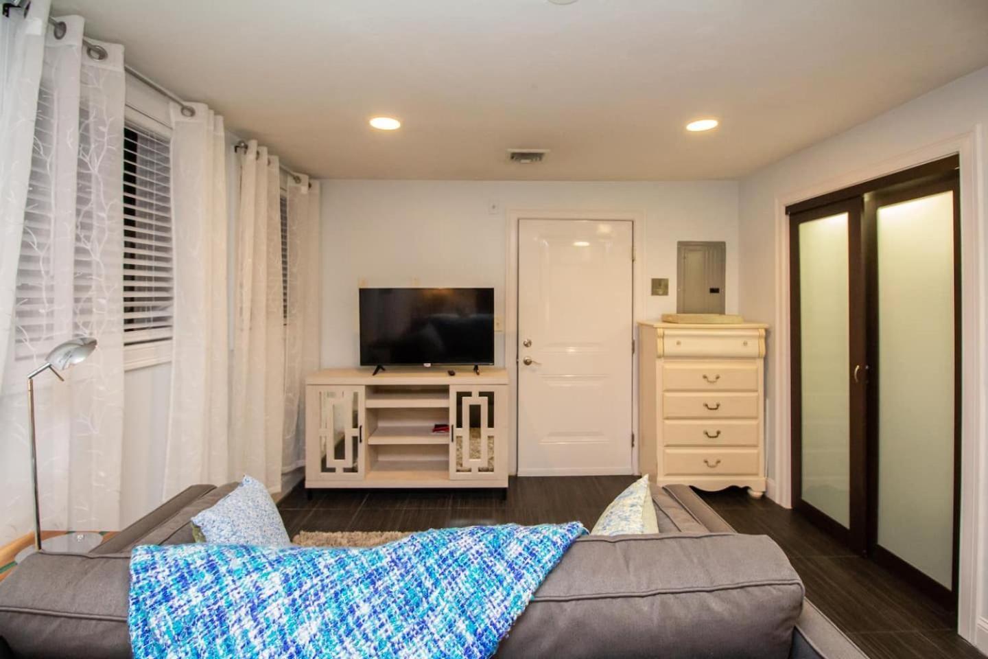 Renovated Studio, Steps To Mgh, Suffolk, Sleeps 4 Boston Exterior photo